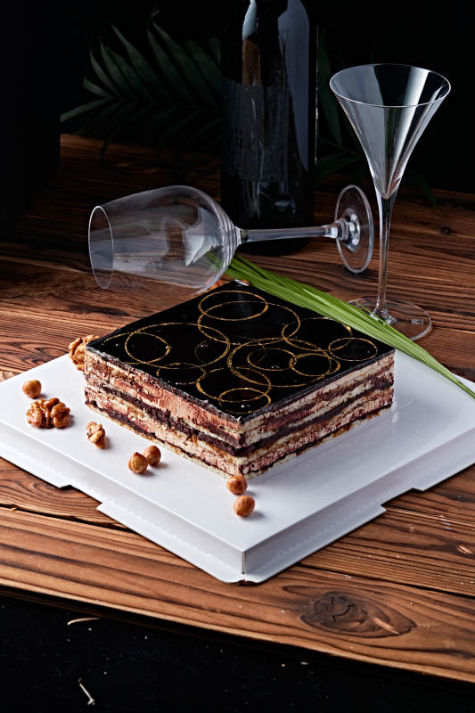 比利黑巧克力鲜奶慕斯杏仁蛋糕图片