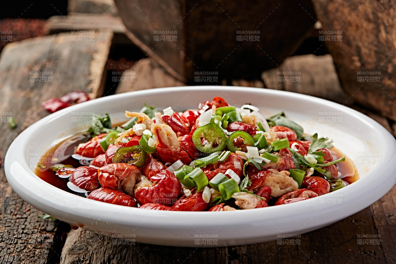 浇汁腌渍龙虾尾图片