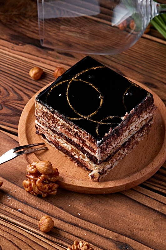 比利黑巧克力鲜奶慕斯杏仁蛋糕图片