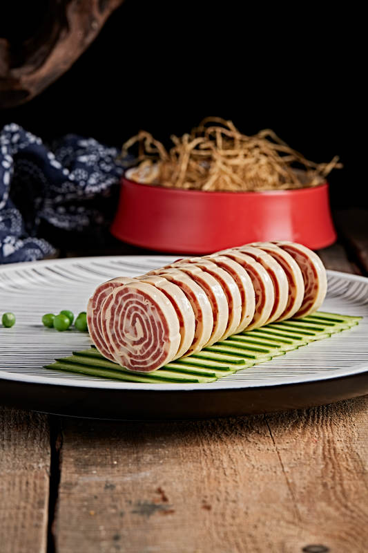 精美餐具装的柴沟堡卷三宝图片