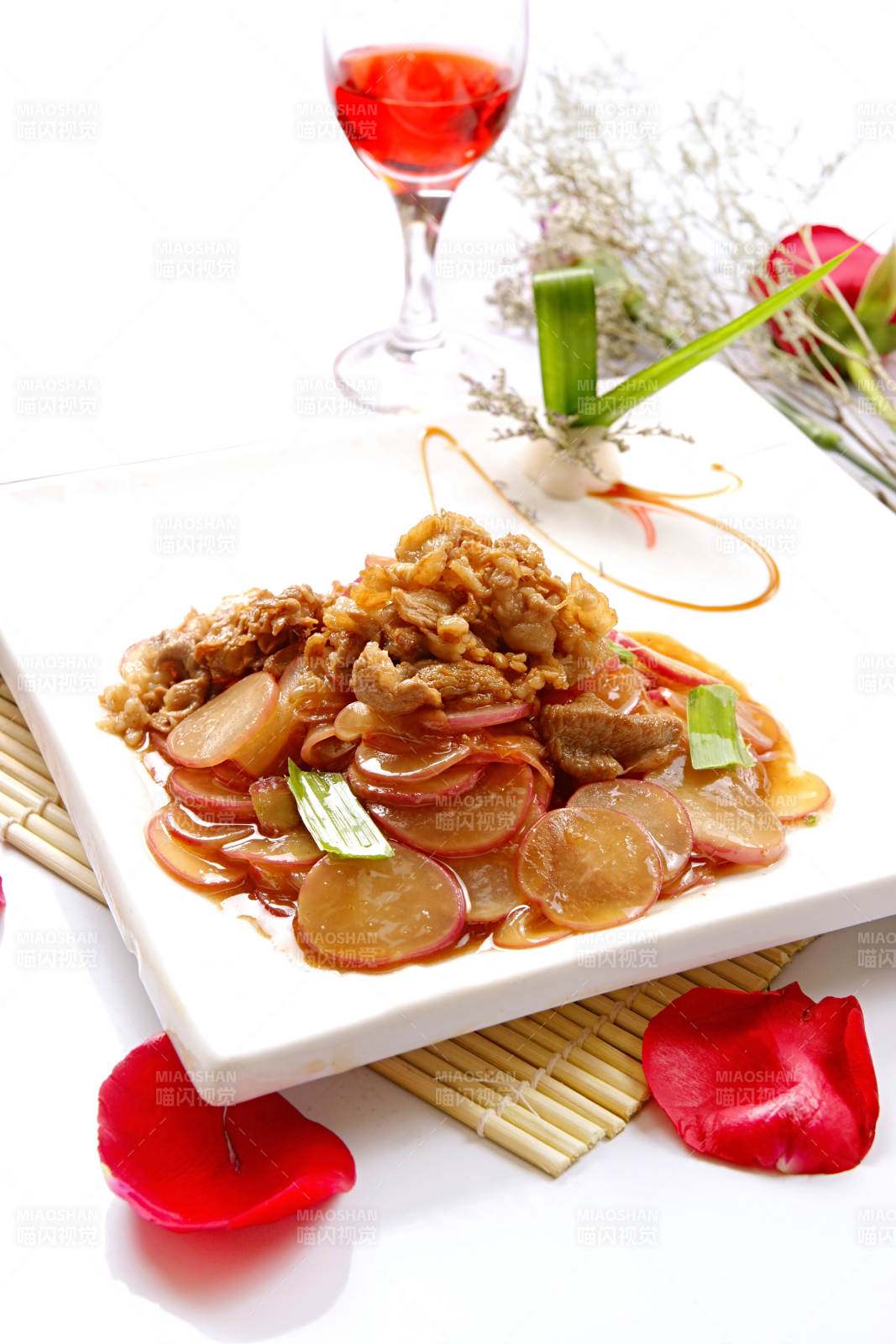 水萝卜炒五花肉图片