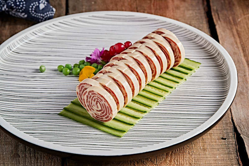 精美餐具装的柴沟堡卷三宝图片