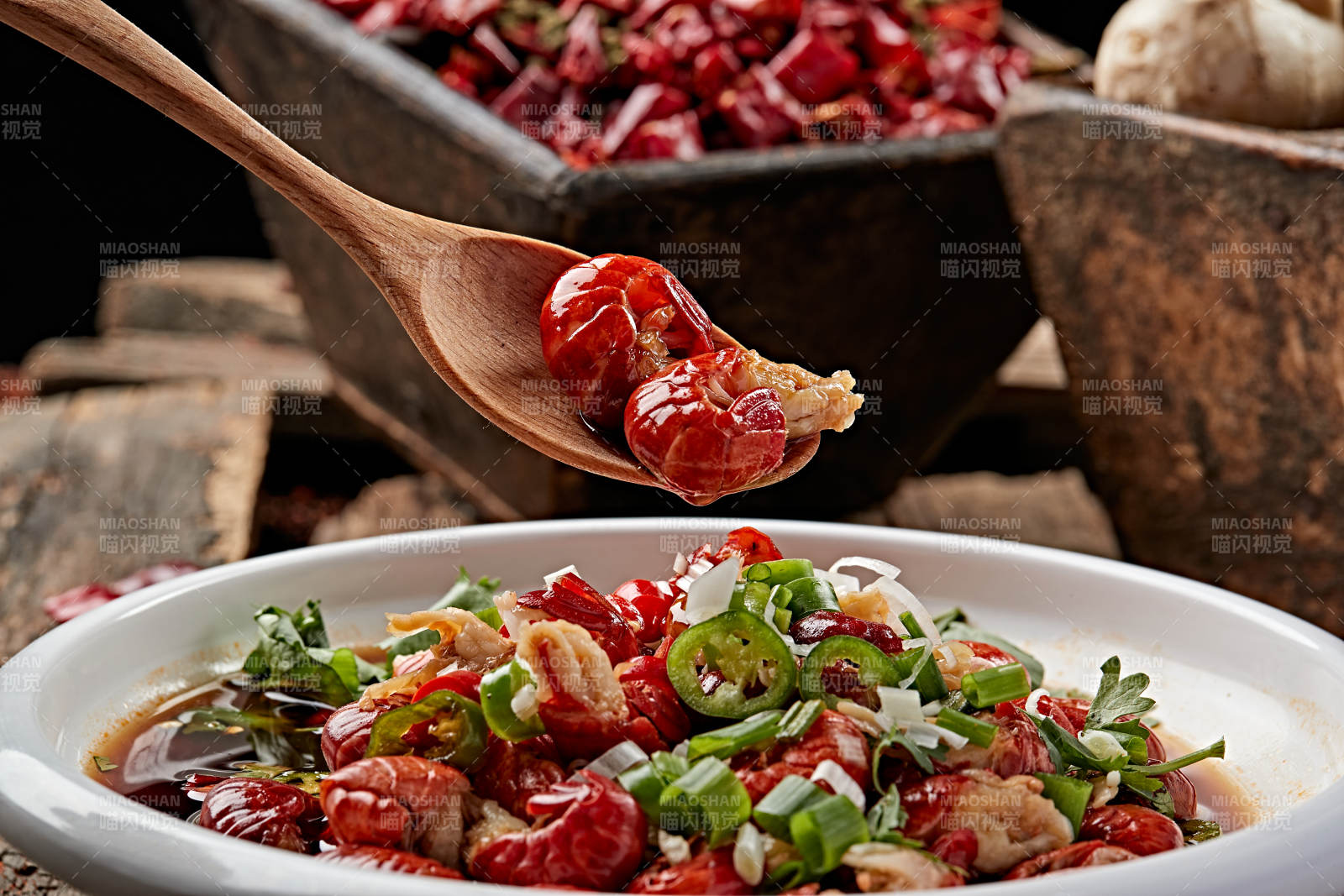 浇汁腌渍龙虾尾图片