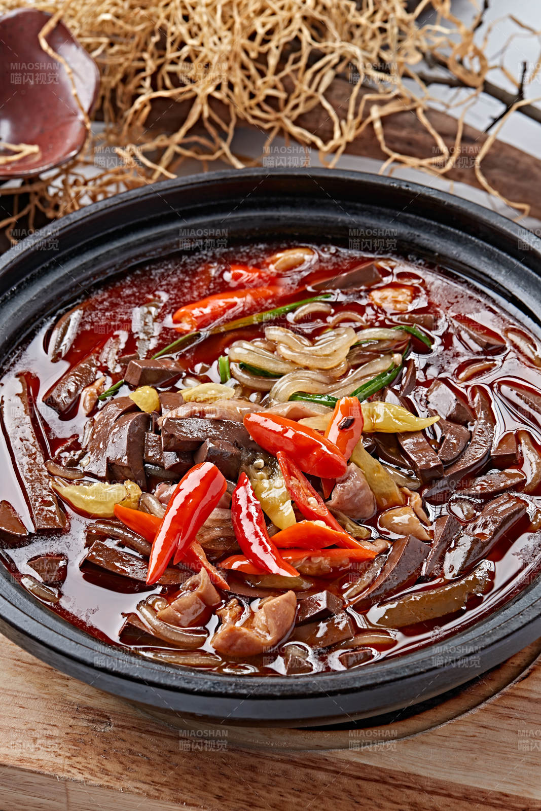 砂锅红油香辣鸭血泡椒肥肠粉丝煲图片