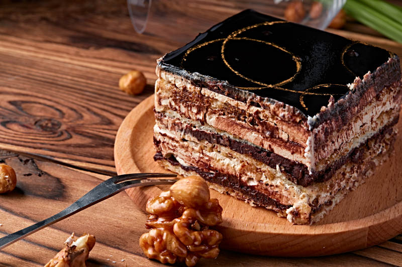 比利黑巧克力鲜奶慕斯杏仁蛋糕图片