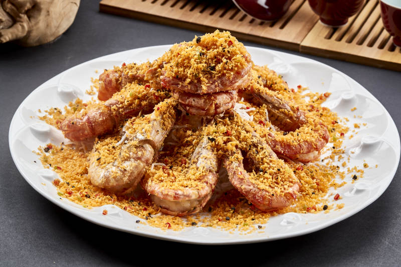 撒粉油炸开背深海大虾图片