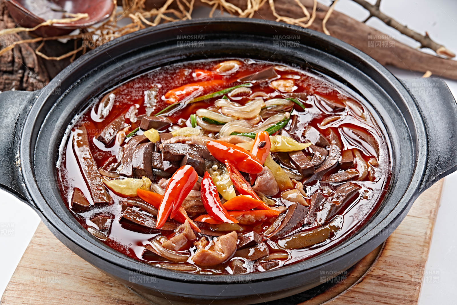 砂锅红油香辣鸭血泡椒肥肠粉丝煲图片