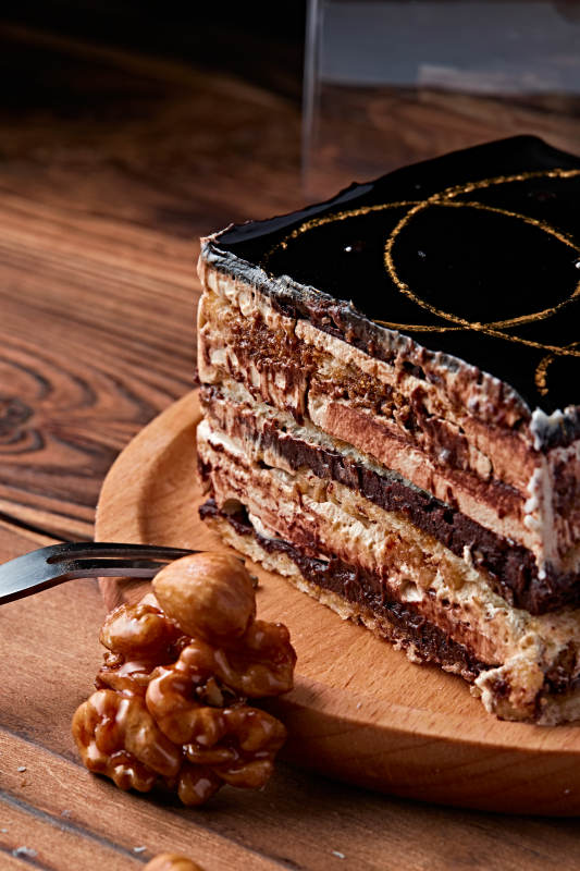 比利黑巧克力鲜奶慕斯杏仁蛋糕图片