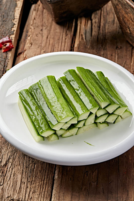 蘸酱小黄瓜图片