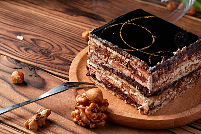 比利黑巧克力鲜奶慕斯杏仁蛋糕图片