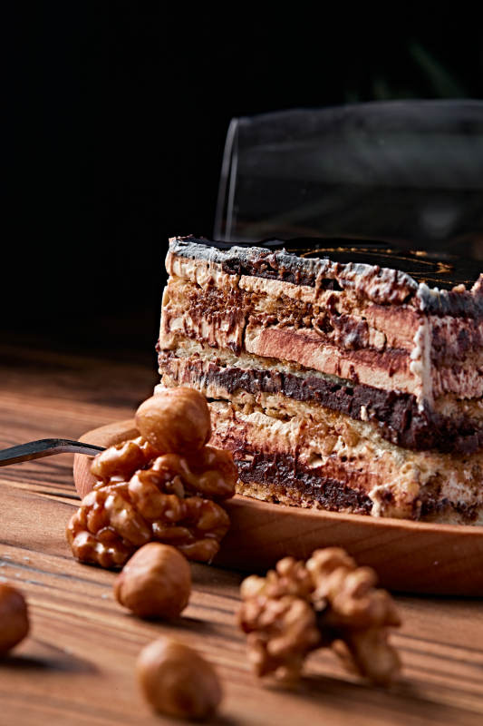 比利黑巧克力鲜奶慕斯杏仁蛋糕图片