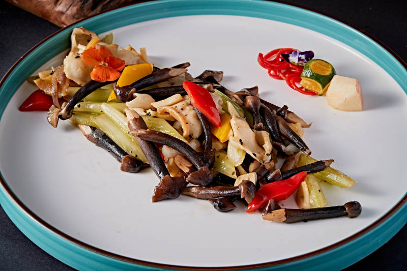 彩椒鸡枞菌炒螺片图片