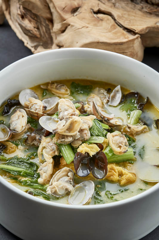 煎蛋木耳小白菜花蛤浓汤图片