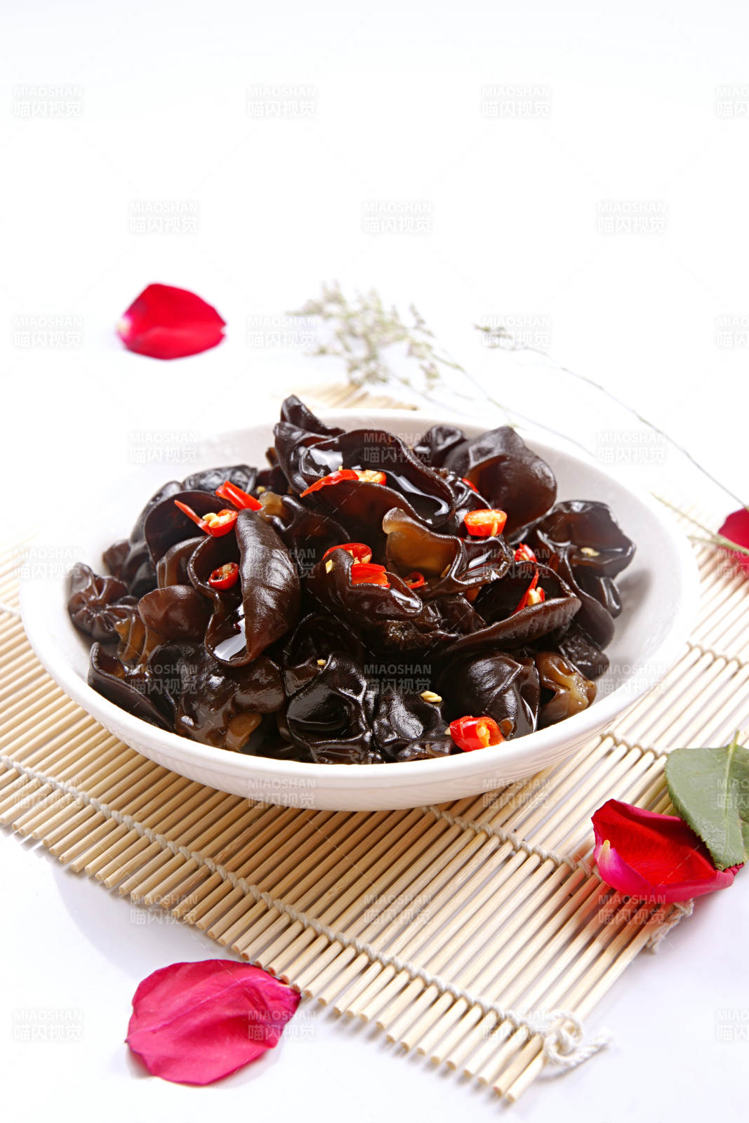 米椒捞汁黑木耳图片