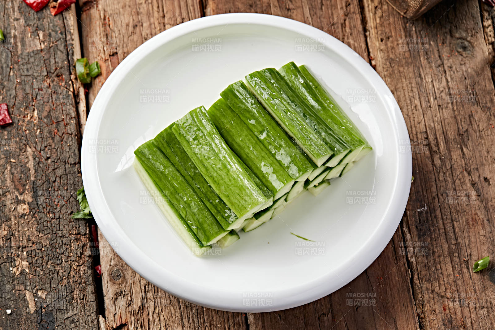 蘸酱小黄瓜图片