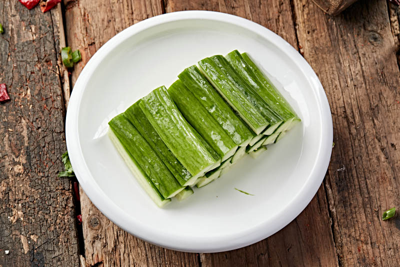 蘸酱小黄瓜图片