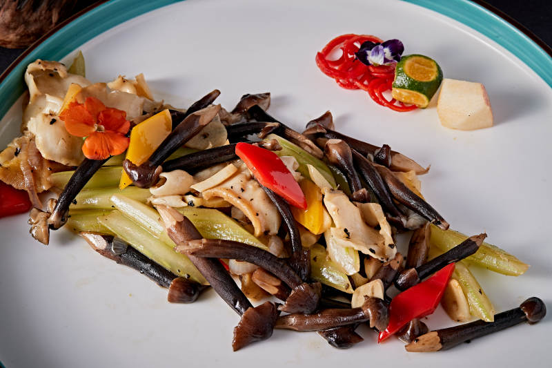 彩椒鸡枞菌炒螺片图片