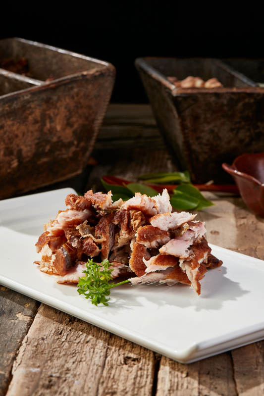 手撕烟熏鱼图片