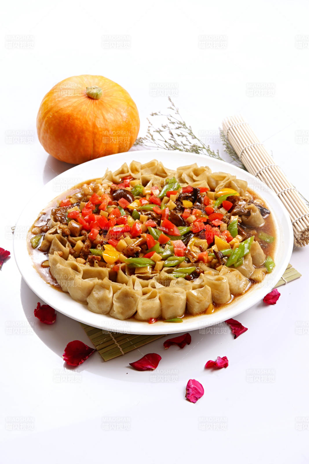 村姑熬菜盖莜面图片