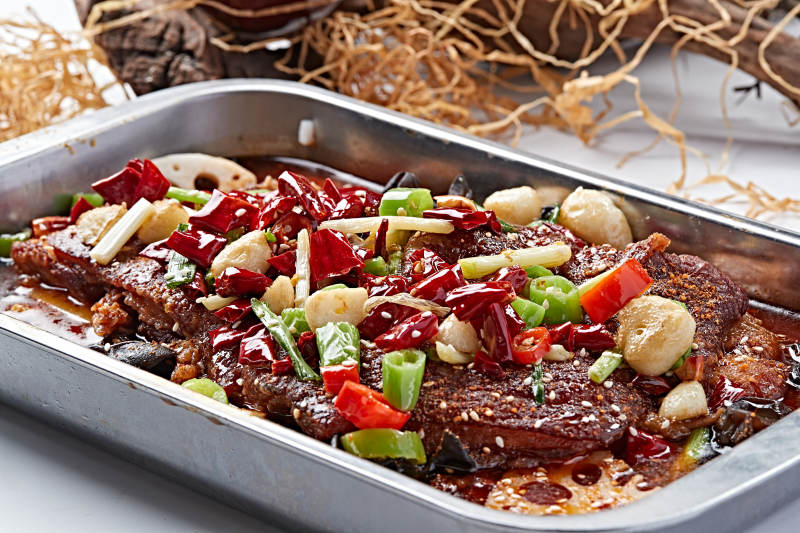 川香麻辣红油烤猪肘图片