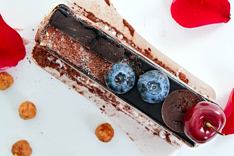 制作精美的法式小甜品蛋糕图片