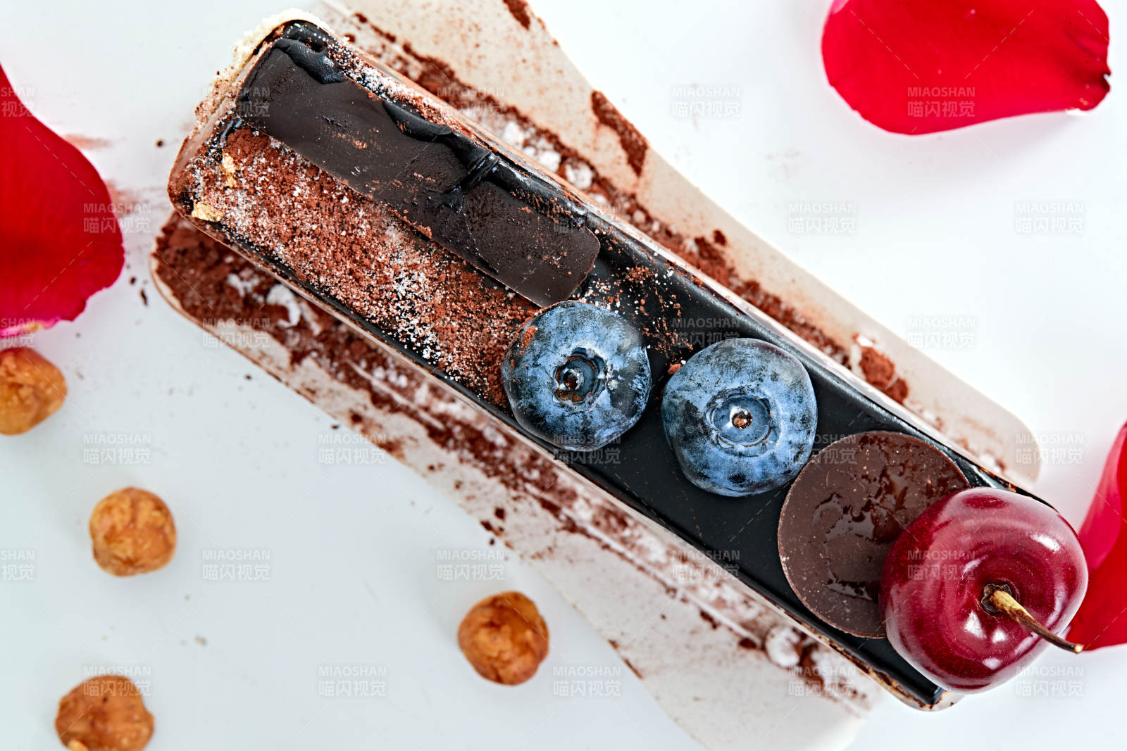 制作精美的法式小甜品蛋糕图片