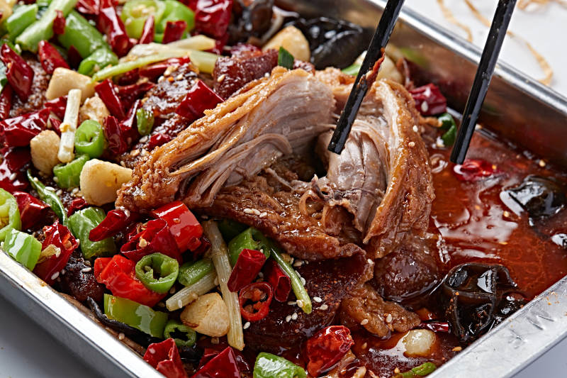 川香麻辣红油烤猪肘图片