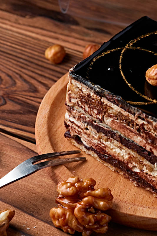 比利黑巧克力鲜奶慕斯杏仁蛋糕图片