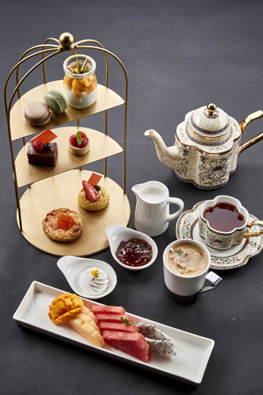 铺满一桌的精致美味英式下午茶图片