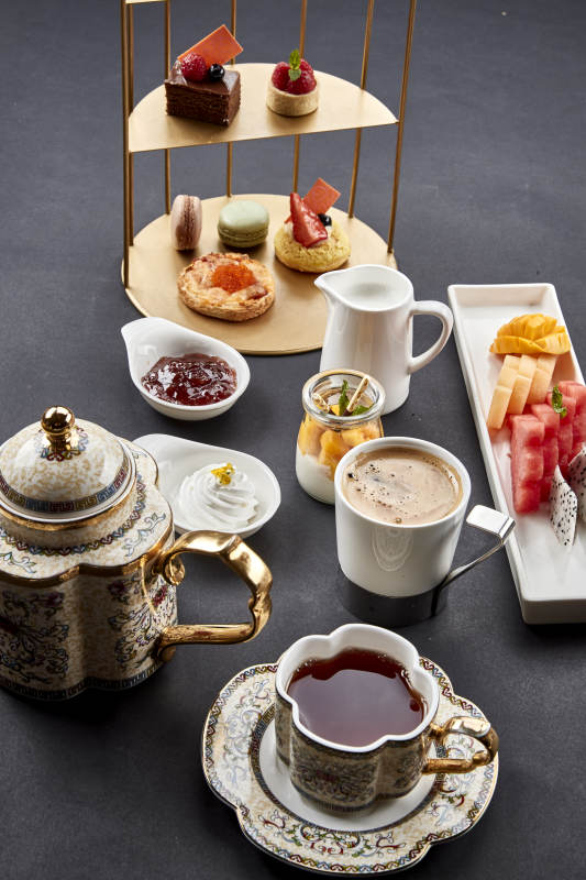 铺满一桌的精致美味英式下午茶图片