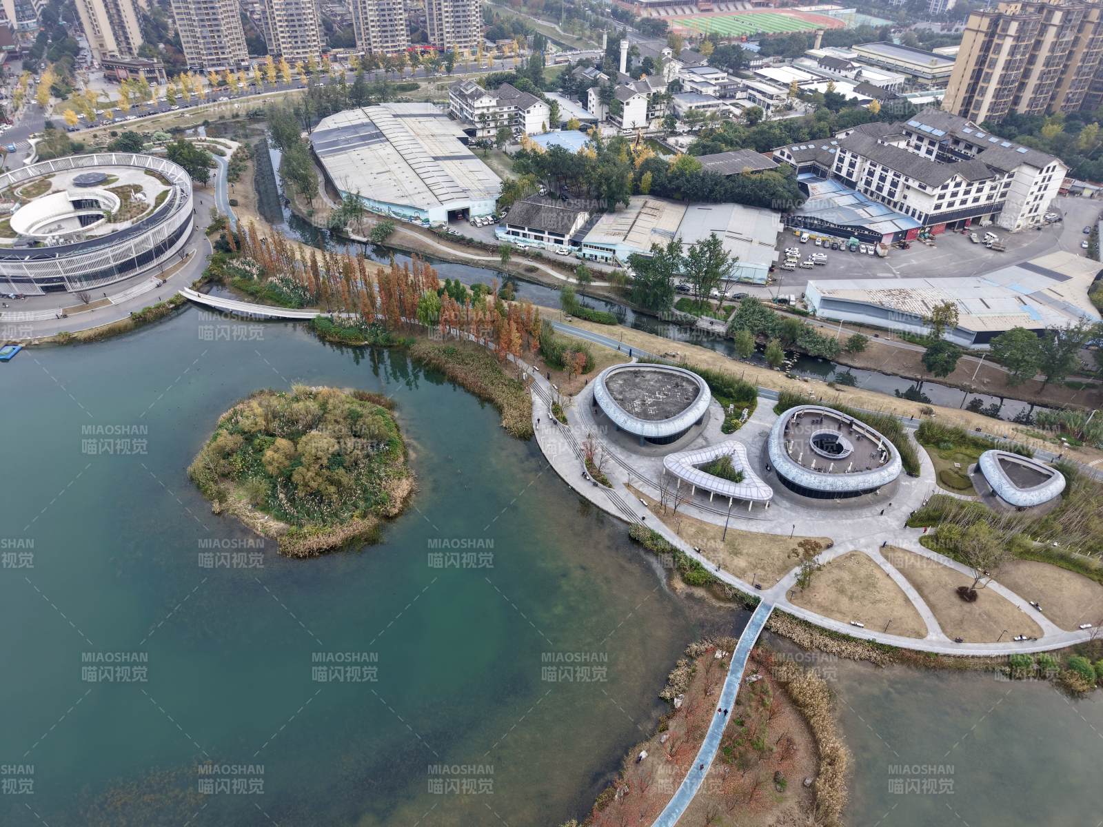 城市湖畔公园航拍（公园）图片