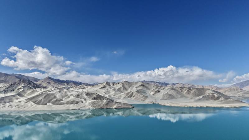 湖光山色映蓝天（白沙湖）图片