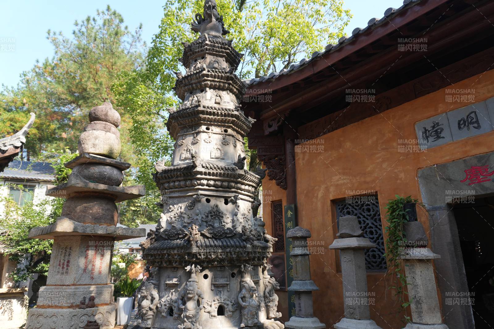 浦江龙潭古寺石塔静谧景图片