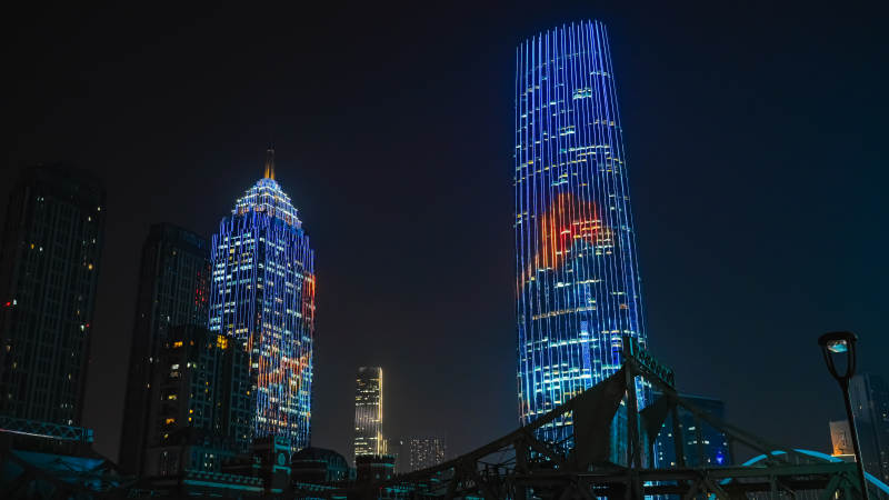 天津夜幕下的城市之光图片