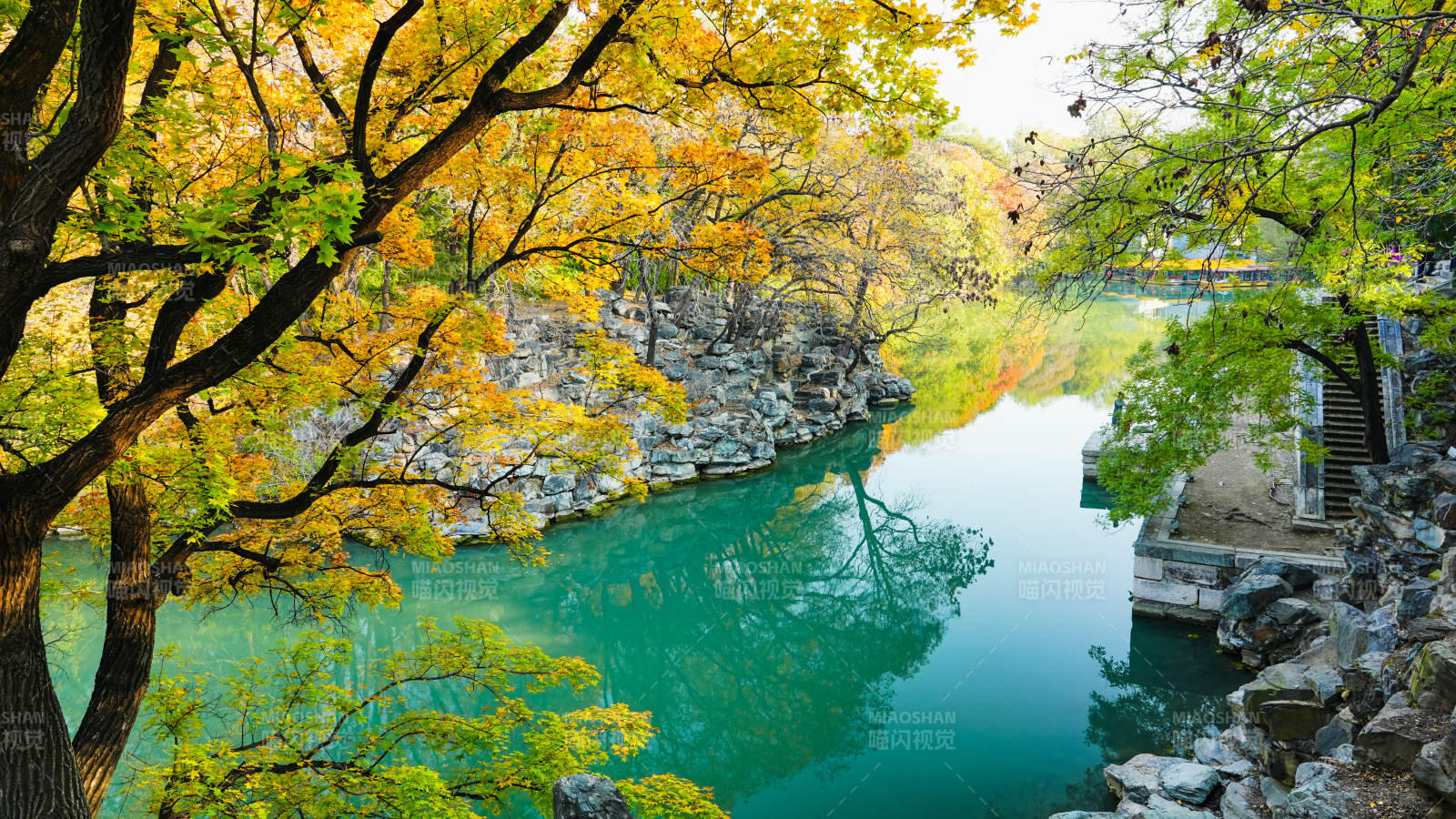 颐和园后湖秋水映林 静谧如画图片