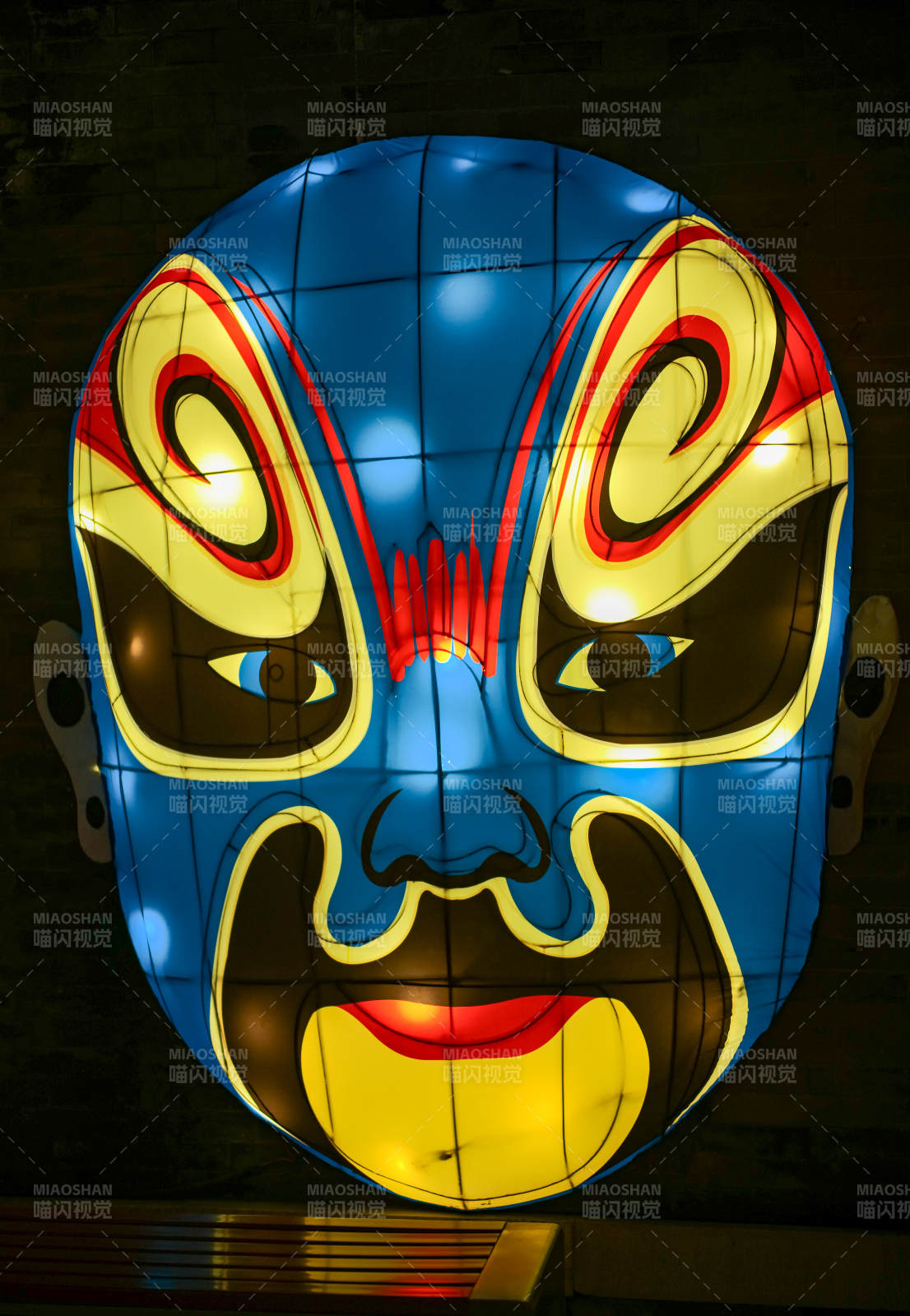 胜芳古镇大戏台—彩灯脸谱图片