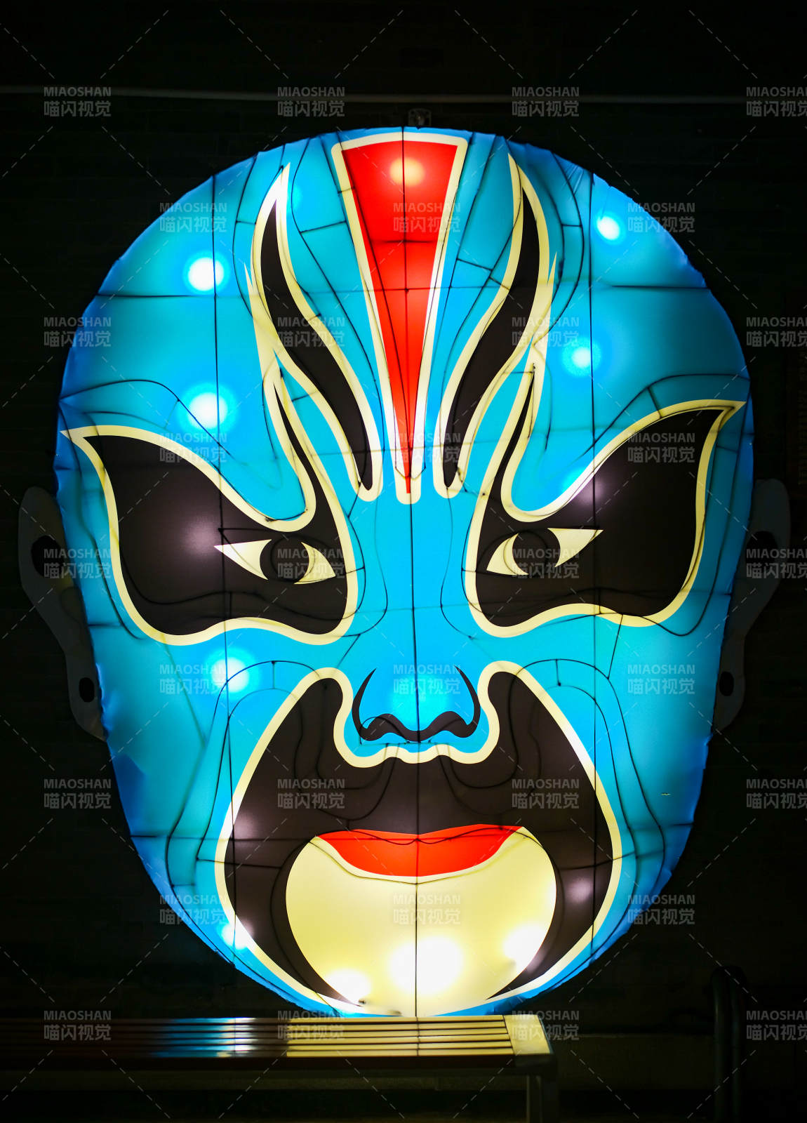 胜芳古镇大戏台—彩灯脸谱图片