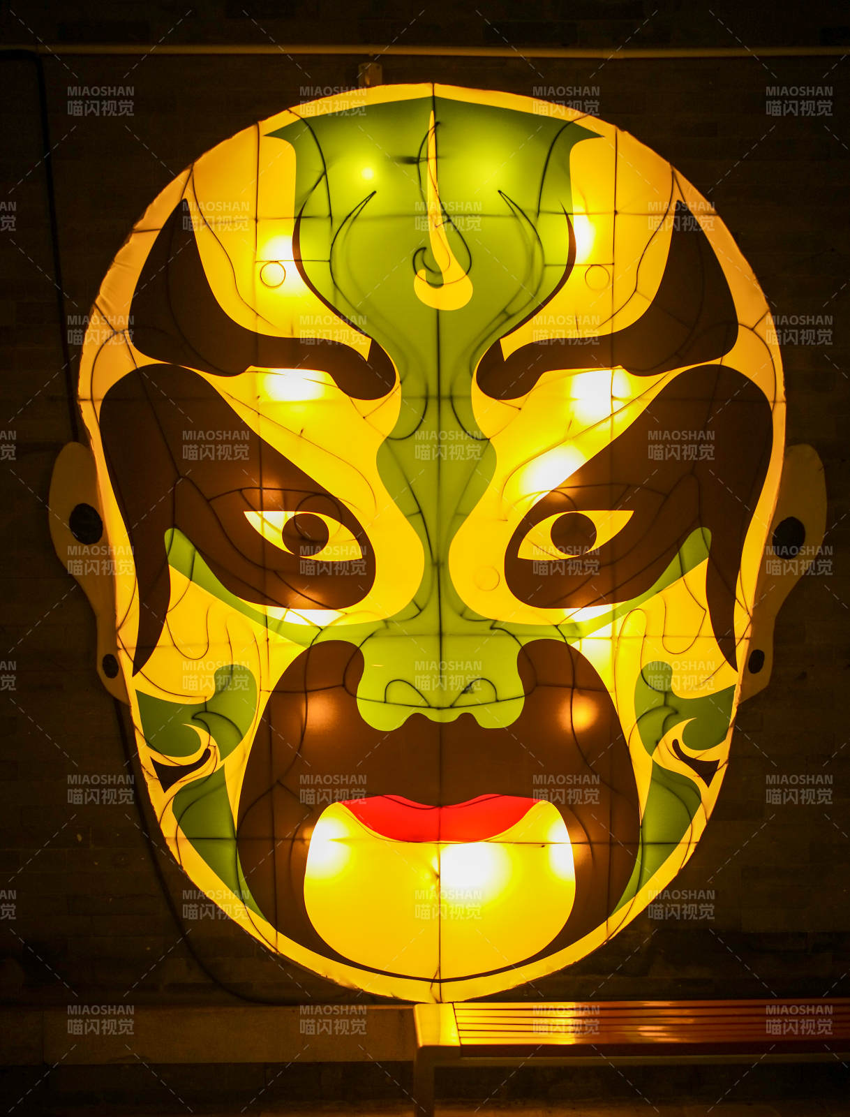 胜芳古镇大戏台—彩灯脸谱图片