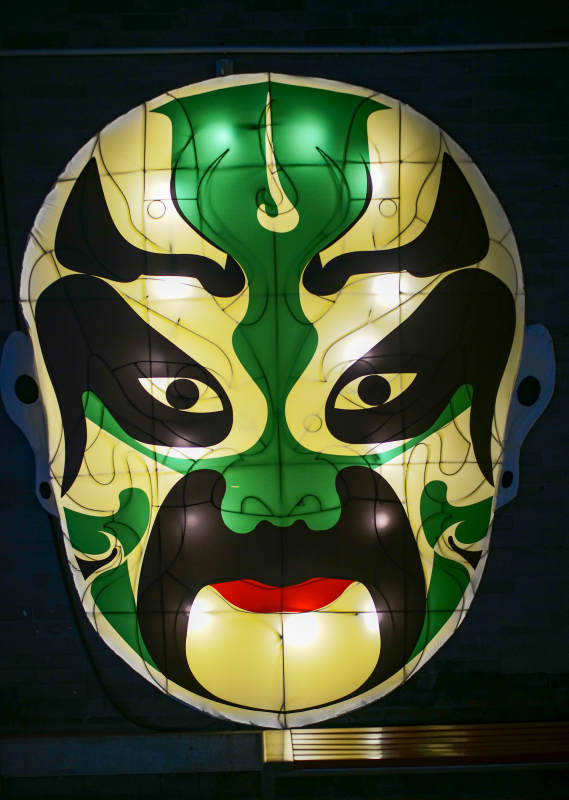 胜芳古镇大戏台—彩灯脸谱图片