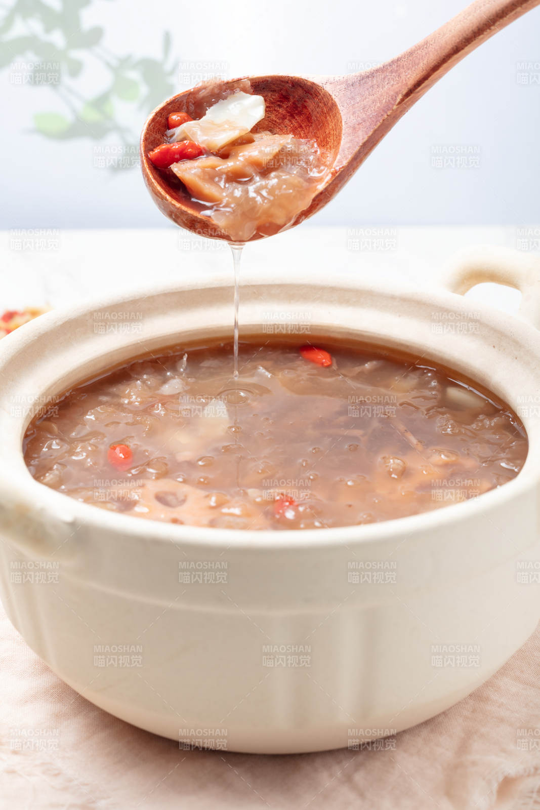 莲藕银耳羹图片