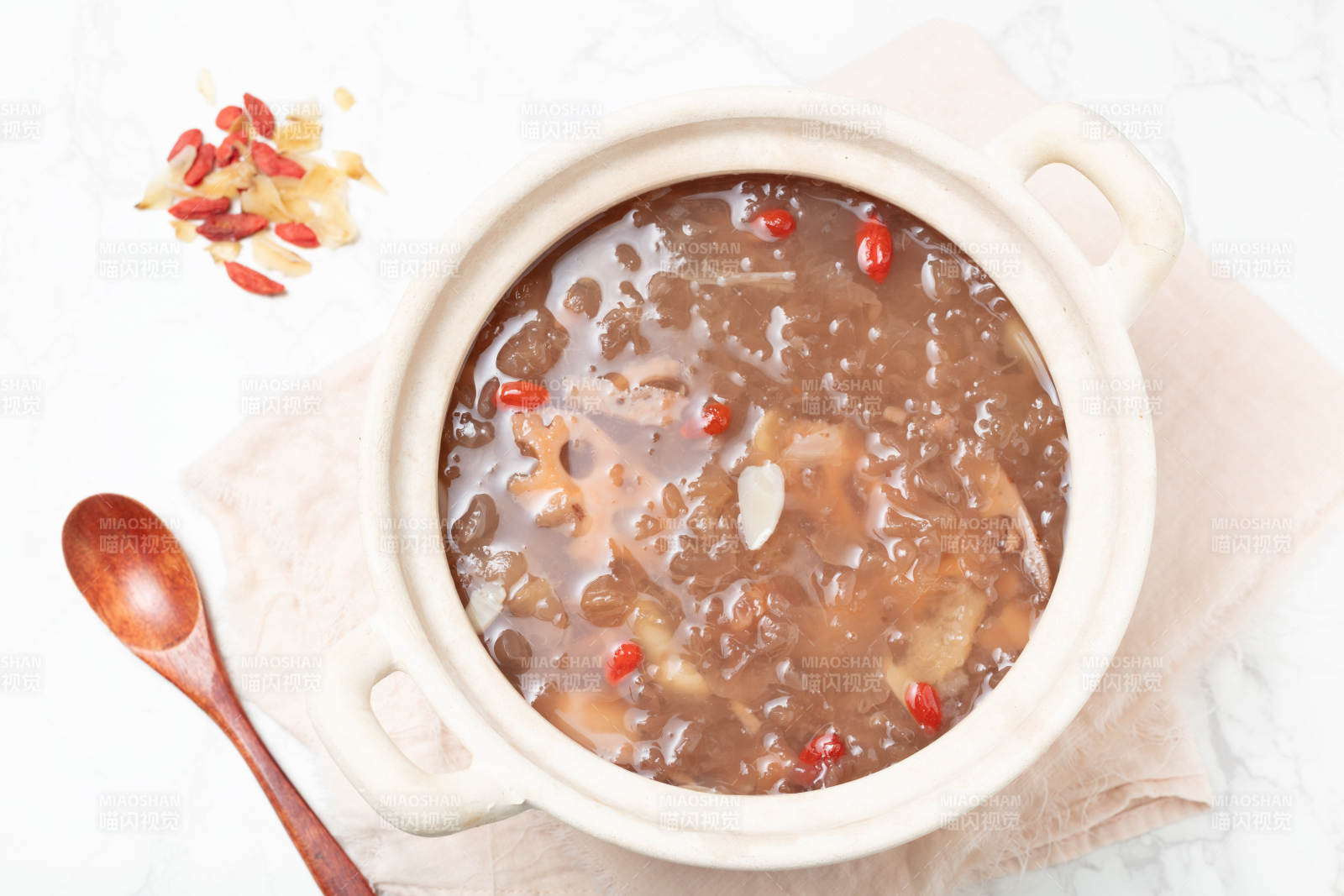 莲藕银耳羹图片