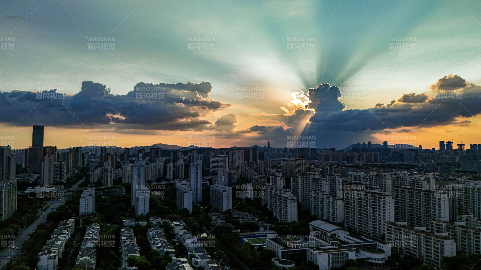 吴中晨曦光芒四射图片