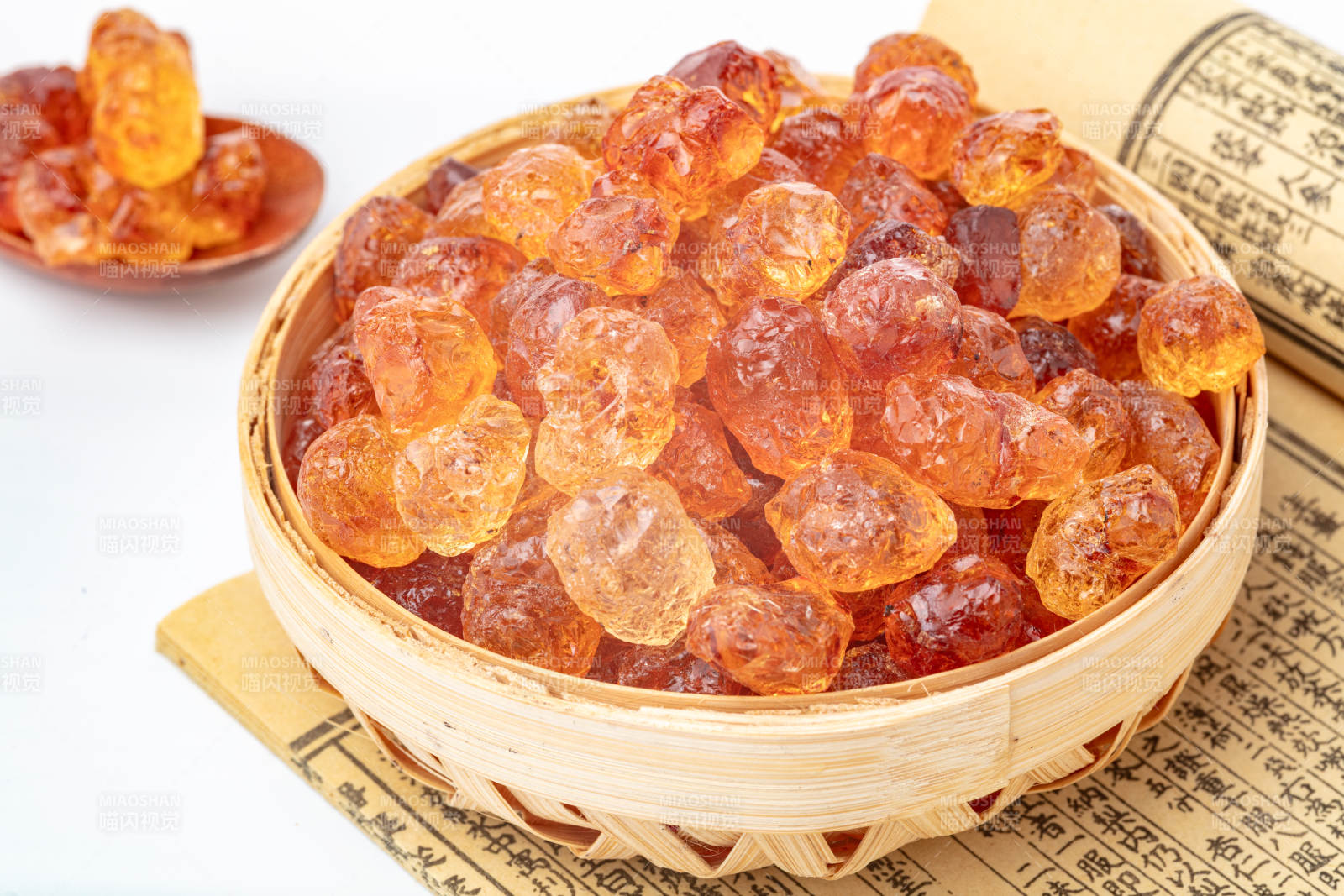 琥珀桃胶晶莹剔透图片