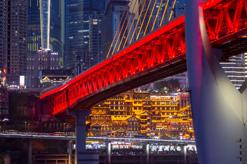 重庆夜色中的千厮门大桥图片