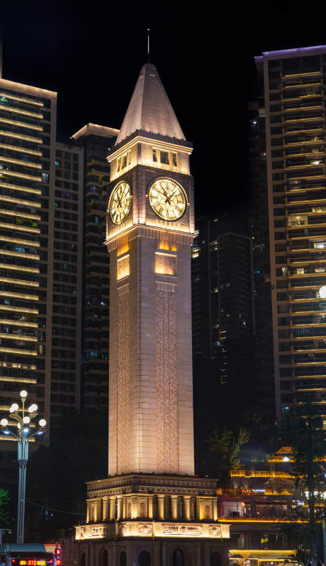 重庆夜幕下的钟楼图片