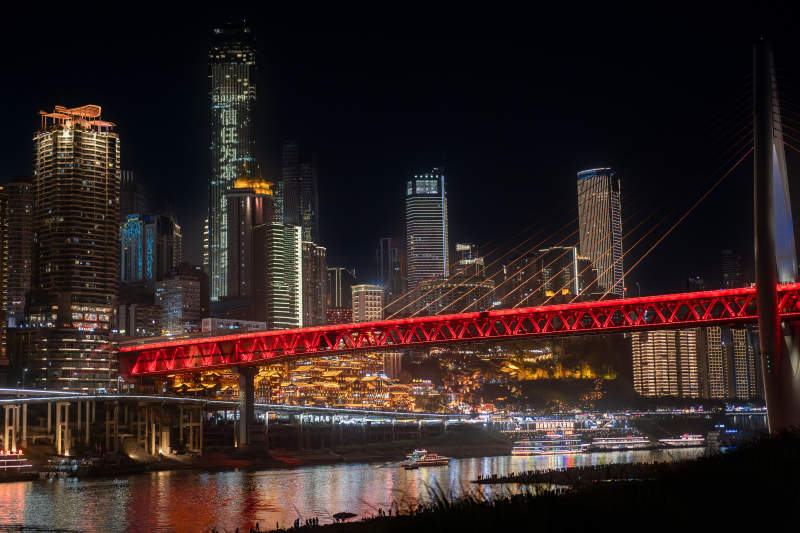 重庆夜幕下的千厮门大桥图片