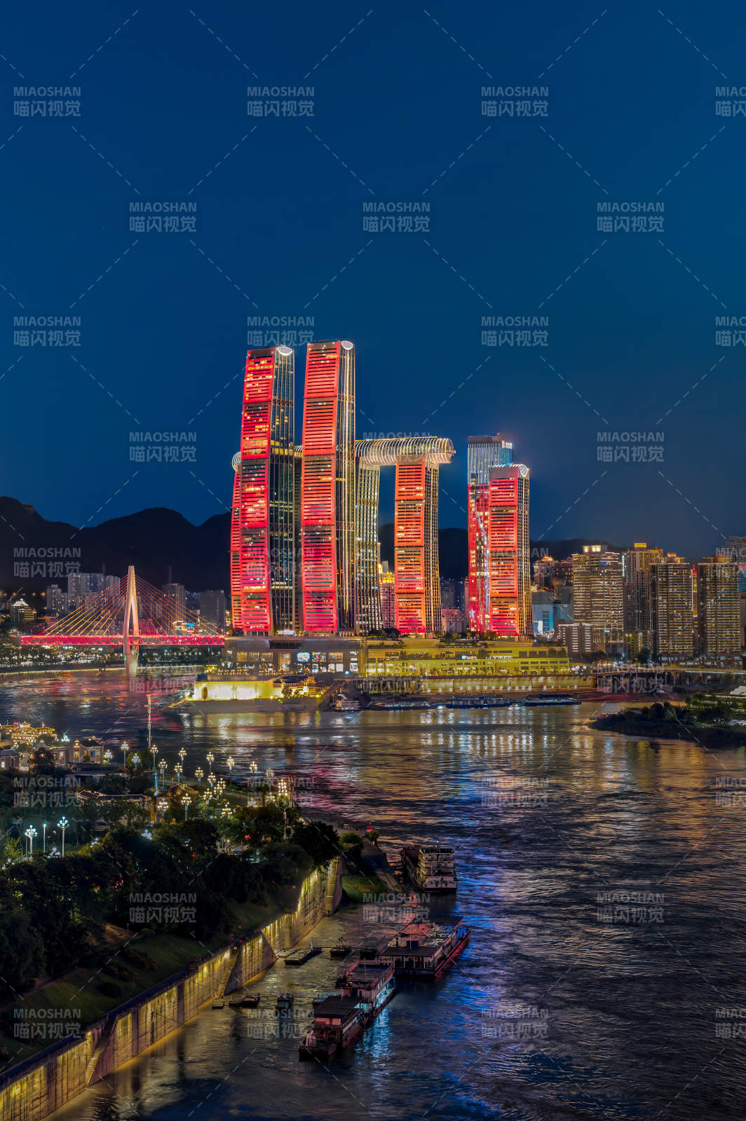 重庆朝天门夜色中的城市之光图片