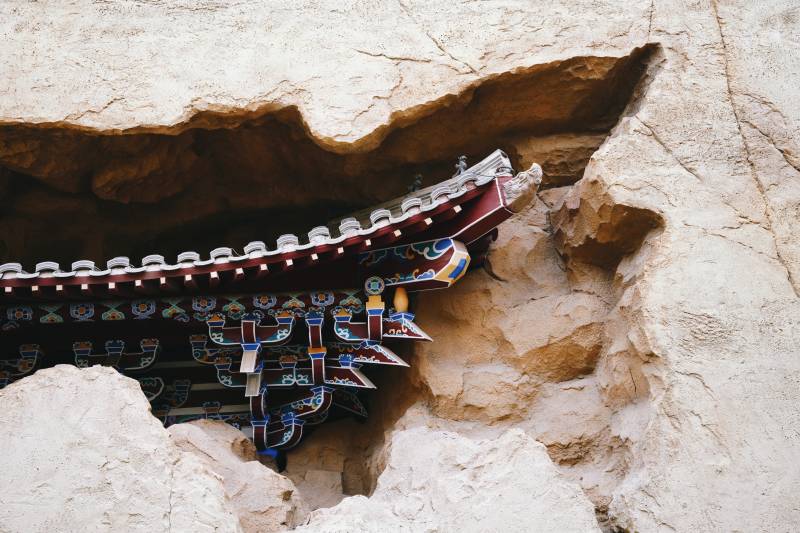 悬崖古庙悬空建 只有河南图片