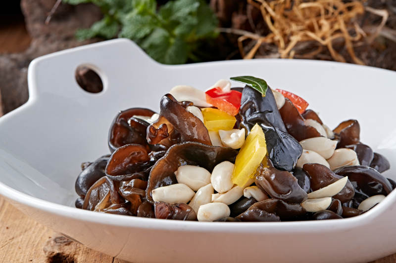 捞汁彩椒果仁黑木耳图片