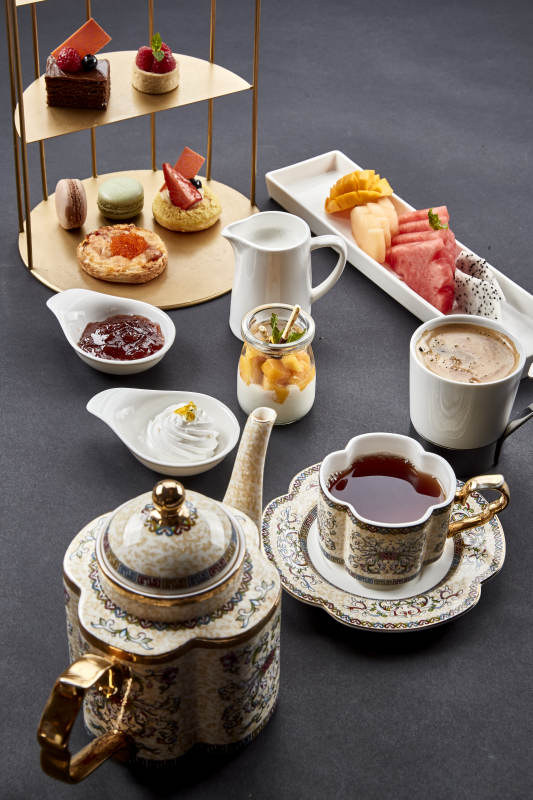 铺满一桌的精致美味英式下午茶图片